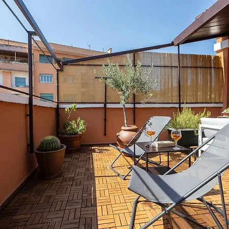 Prati View Penthouse By In 아파트 *